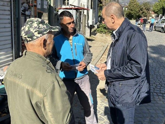 Цветан Цветанов посети пазара в Калофер и призова за подкрепа на КП „Свободни избиратели“ с №22