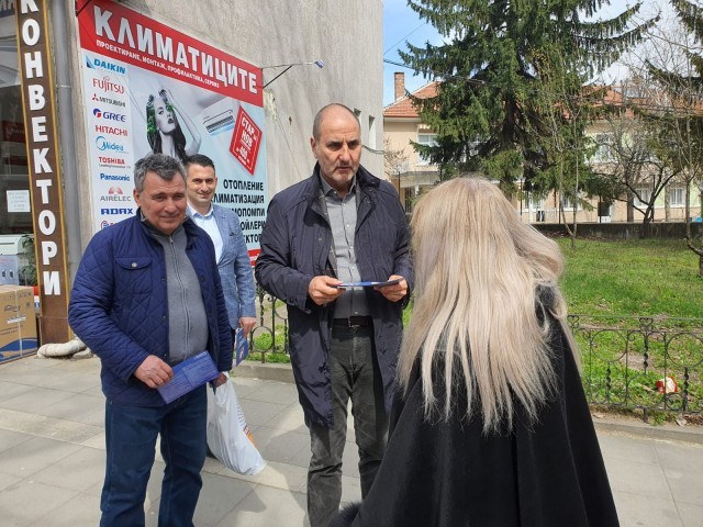 Жители на Полски Тръмбеш и Свищов към Цветанов: Няма работа, децата ни бягат, не искаме повече ГЕРБ да управлява, затова разчитаме на вас