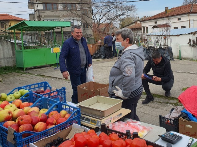 Жители на Полски Тръмбеш и Свищов към Цветанов: Няма работа, децата ни бягат, не искаме повече ГЕРБ да управлява, затова разчитаме на вас