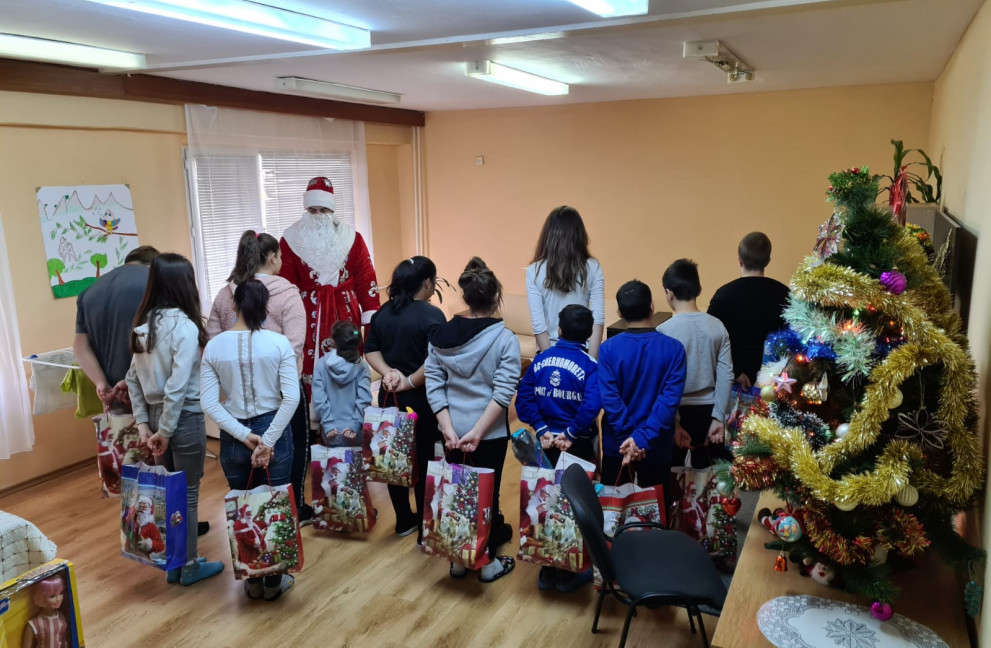 Републиканци за България - Бургас зарадва малки и големи в навечерието на Коледа