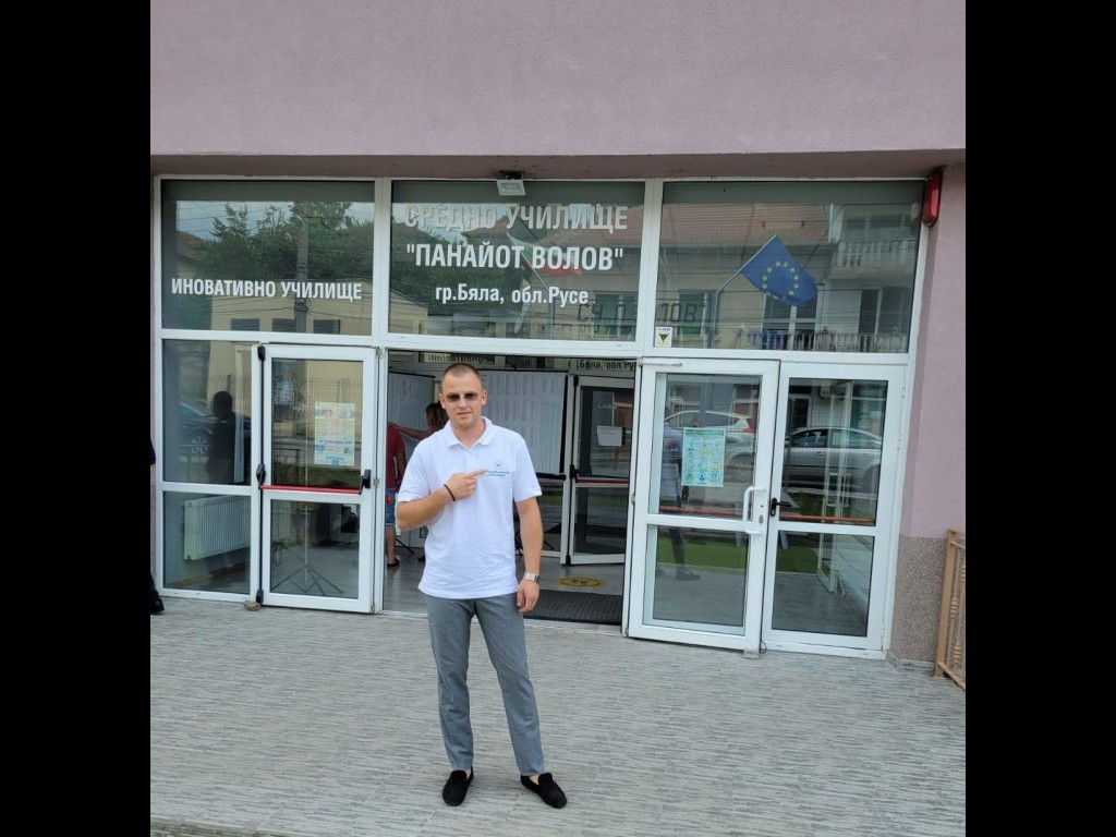 Петър Дяков: След шест години гласуване зад граница, днес имах честа да гласувам в родния си град Бяла