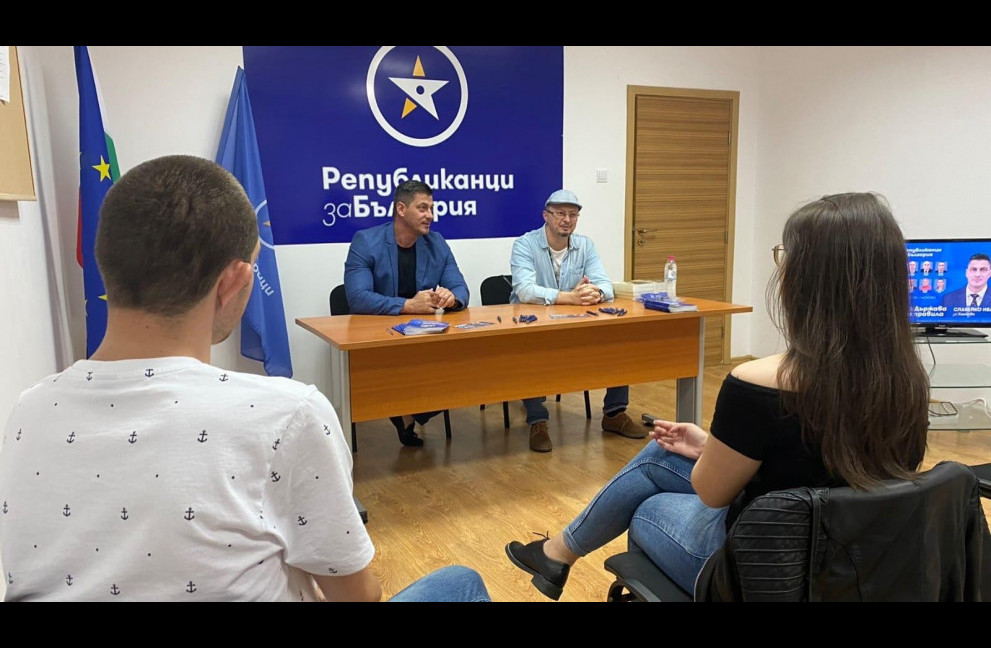 Сценаристът на популярния филм „11 А” в откровен разговор с младежите от Републиканци за България