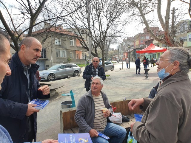 Жители на Полски Тръмбеш и Свищов към Цветанов: Няма работа, децата ни бягат, не искаме повече ГЕРБ да управлява, затова разчитаме на вас