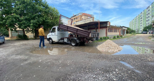 5 тона чакъл осигуриха от ПП „Републиканци за България” за запълване на дупки в Димитровград