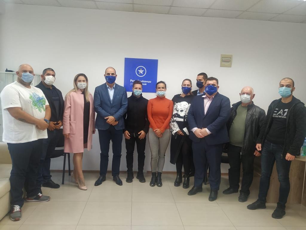 Републиканци за България не е лидерска партия, затова в нея се включват много млади хора