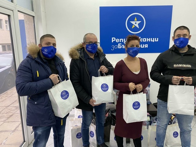 ПП „Републиканци за България“ - Кюстендил зарадва над 60 деца в неравностойно положение преди Коледа