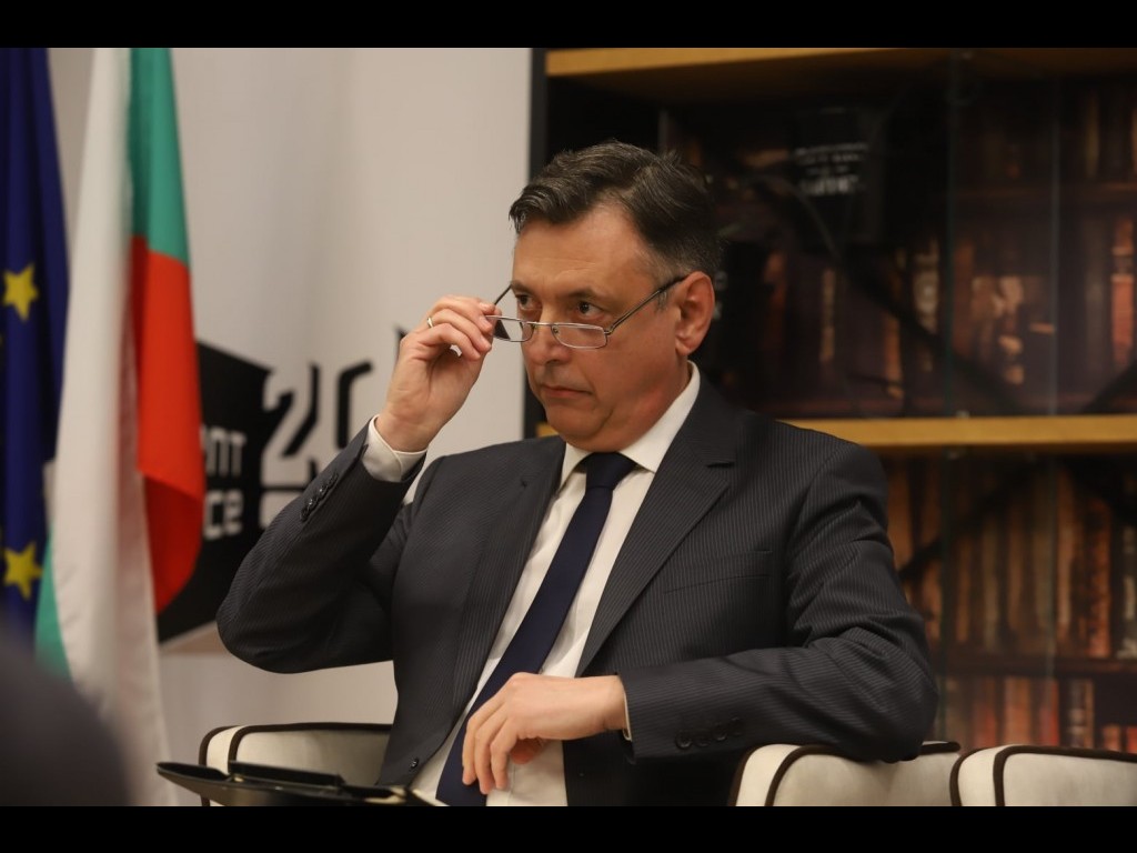 Горан Благоев: Срамно е най-внушителните паметници в България да са на Съветската армия, а не на български герои