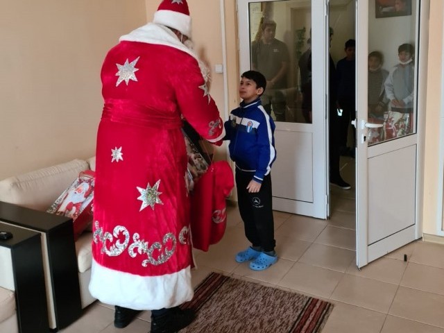 Републиканци за България - Бургас зарадва малки и големи в навечерието на Коледа