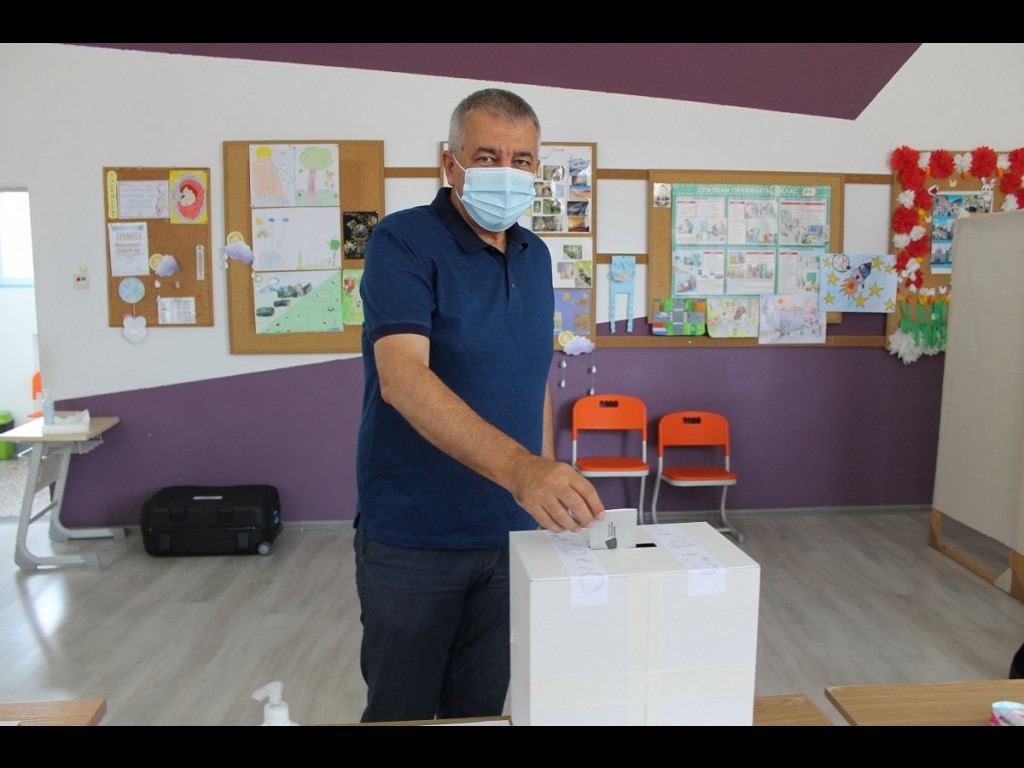 Мариян Костадинов гласува за силен парламент, умно управление и държава с правила