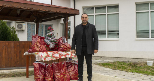 Представители на „Републиканци за България“ – Бургас радват малки и големи преди Коледните празници