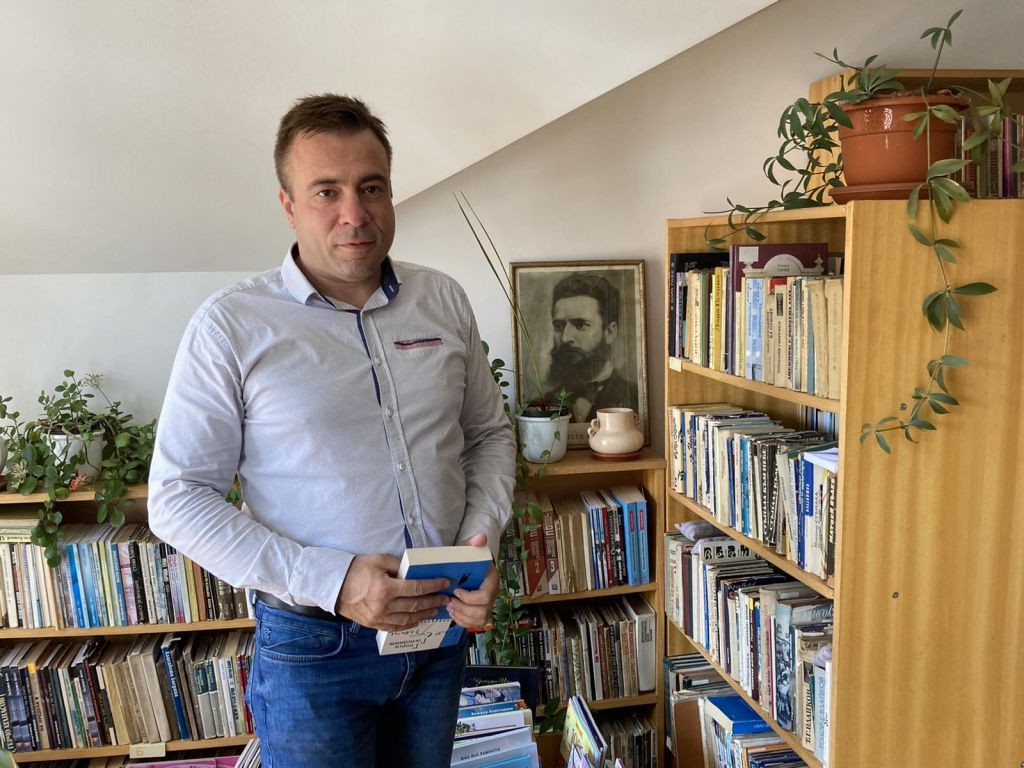 Кампания в помощ на читалищата започна водачът на Републиканци за България в Пловдив Даниел Христов