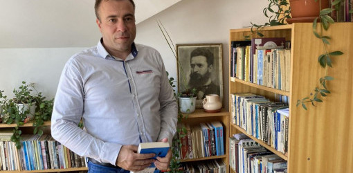 Кампания в помощ на читалищата започна водачът на Републиканци за България в Пловдив Даниел Христов