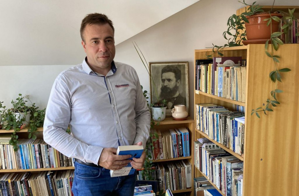 Кампания в помощ на читалищата започна водачът на Републиканци за България в Пловдив Даниел Христов
