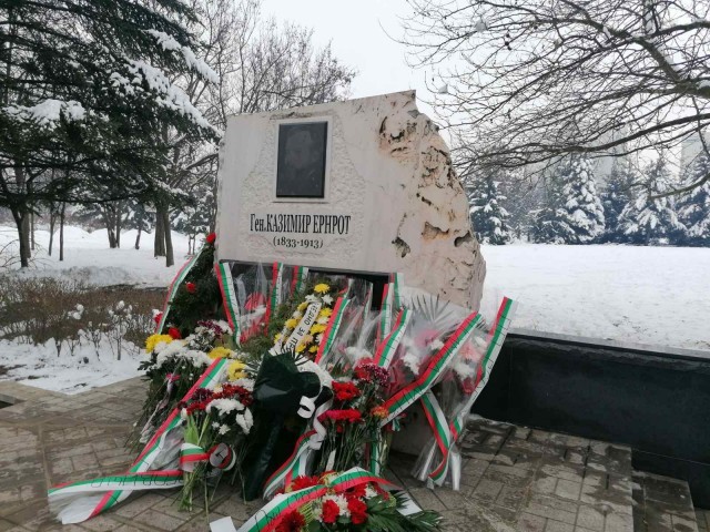 Републиканци за България - Търговище се преклониха пред паметта на загиналите за Освобождението на града