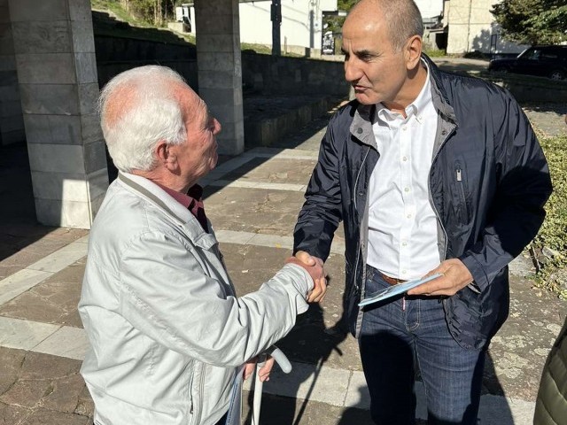 Цветан Цветанов посети пазара в Калофер и призова за подкрепа на КП „Свободни избиратели“ с №22